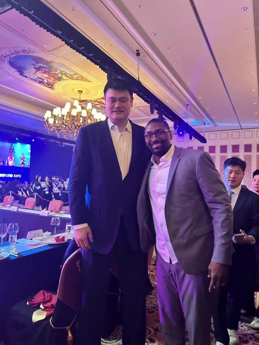 阿泰斯特曬與姚明合照：這是我最喜歡的隊友 姚??！
