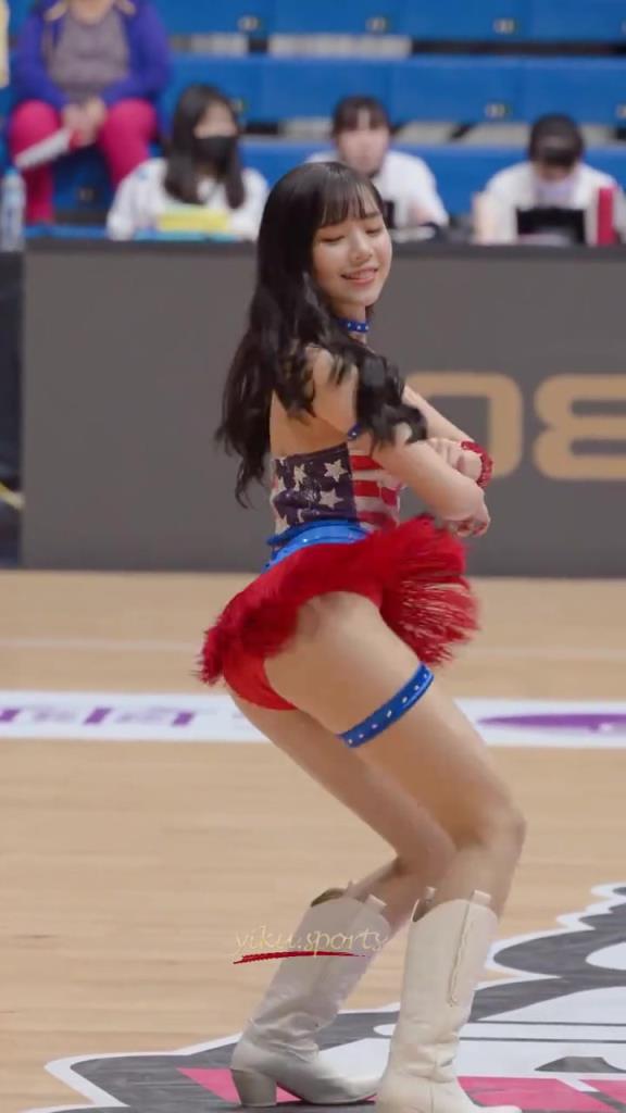 最好的啦啦隊(duì)小姐姐！自信，健康充滿活力！