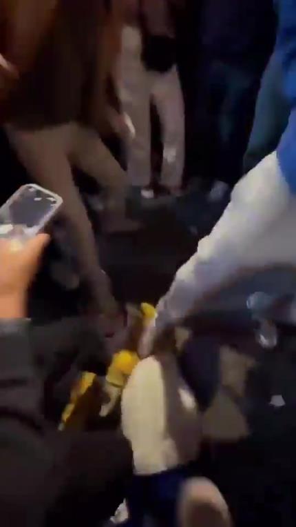 驚！尼克斯大勝步行者后，哈利伯頓遭主場球迷群毆